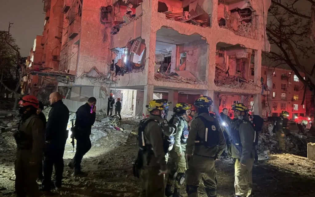 The aftermath of an Iranian missile hit on an Arad apartment building, March 21, 2026. Photo Credit: IDF Spokesperson Unit
