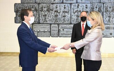 Ana María Salomón Pérez and Isaac Herzog, President of Israel. Photo: Wikipedia