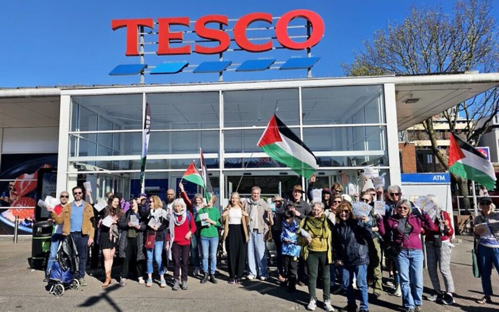 Hackney Greens join PSC demo outside local Tesco in the borough