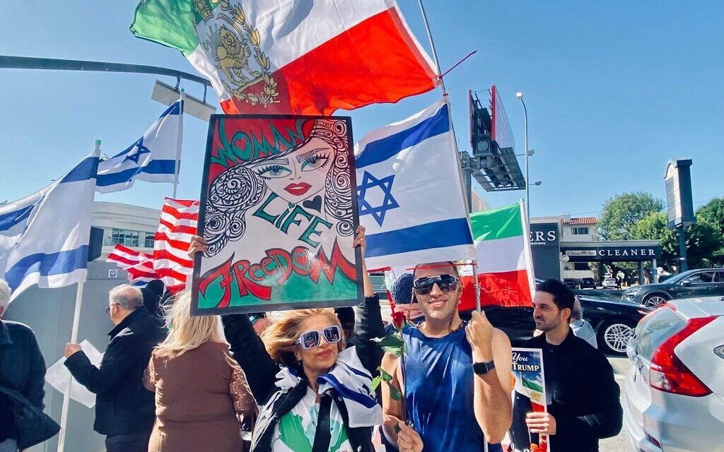 Community members gathered outside the Consulate General of Israel in Los Angeles to stand in solidarity with the Iranian people, the United States, and Israel. 6th March 2026. Twitter/X: Israel in Los Angeles