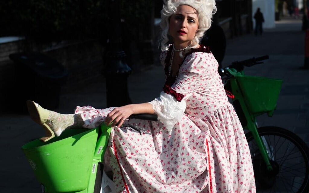 Mai Weisz as her alter ego Madame de Booty