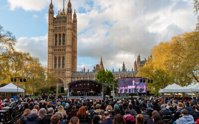 Crowds gather at Victoria Tower Gardens outside Parliament for the UK’s national Yom HaShoah commemoration ceremony. Credit: Amanda Rose/@amandarosephoto