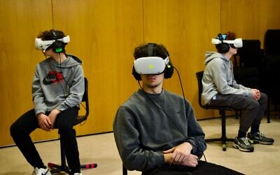 Young members of Barnet Shul take part in a virtual reality Holocaust experience during Yom HaShoah commemoration.