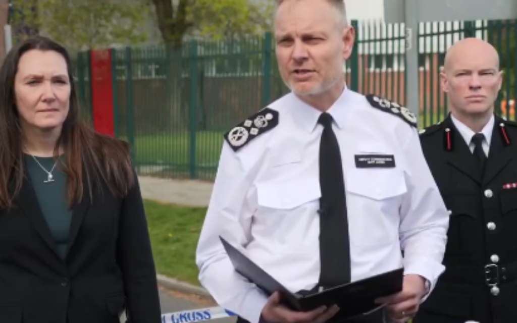 Deputy Commissioner Matt Jukes (c) and the Senior National Co-ordinator for Counter Terrorism, Deputy Assistant Commissioner Vicki Evans (l) (Credit: Sky News)