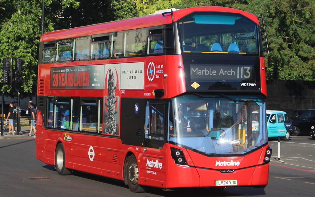 A 113 bus in north-west London. TfL and Metroline are investigating a reported antisemitic incident near JW3. Credit: Wikimedia Commons