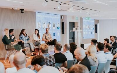 18X Elite Impact expert network of investors and business leaders from left to right: Avigail Levine - 18X Elite Impact, Roy Gat - Schesto Ventures, Renana Ashkenazi - Grove Ventures, Shira Eting - Vintage Investment Partners, Nadir Izrael - Armis Photo credit: Benny Rotlevy
