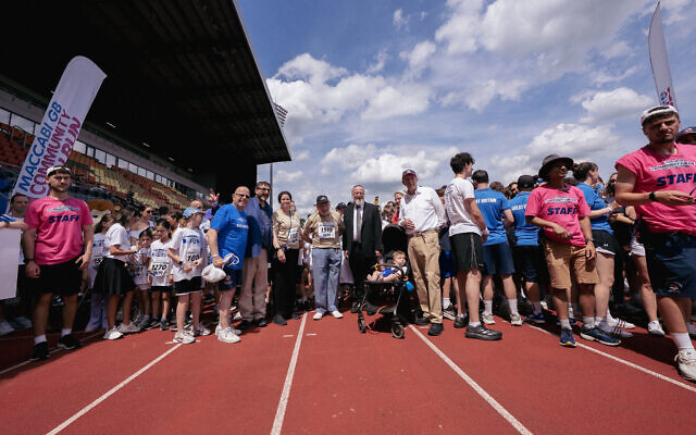 Chief Rabbi Sir Ephraim Mirvis joins 101-year-old D-Day veteran Mervyn Kersh and participants at the Maccabi GB Community Fun Run