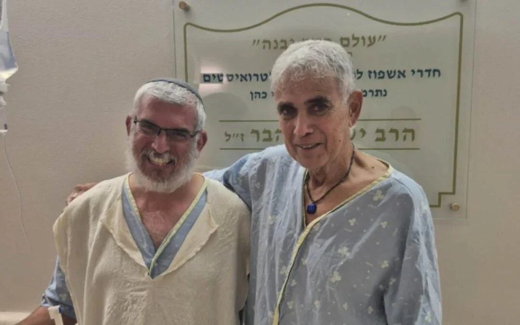 Yonatan Rom and Reuven Tam recover together following the transplant. Photo courtesy of Clalit-Beilinson Hospital)