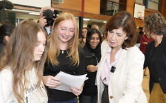 Education Secretary Lucy Powell speaks with students collecting their GCSE results. Thursday August 20, 2026. PA Photo. Photo credit should read: Peter Byrne/PA Wire Education Secretary Lucy Powell speaks with students collecting their GCSE results. Thursday August 20, 2026. PA Photo. Photo credit should read: Peter Byrne/PA Wire