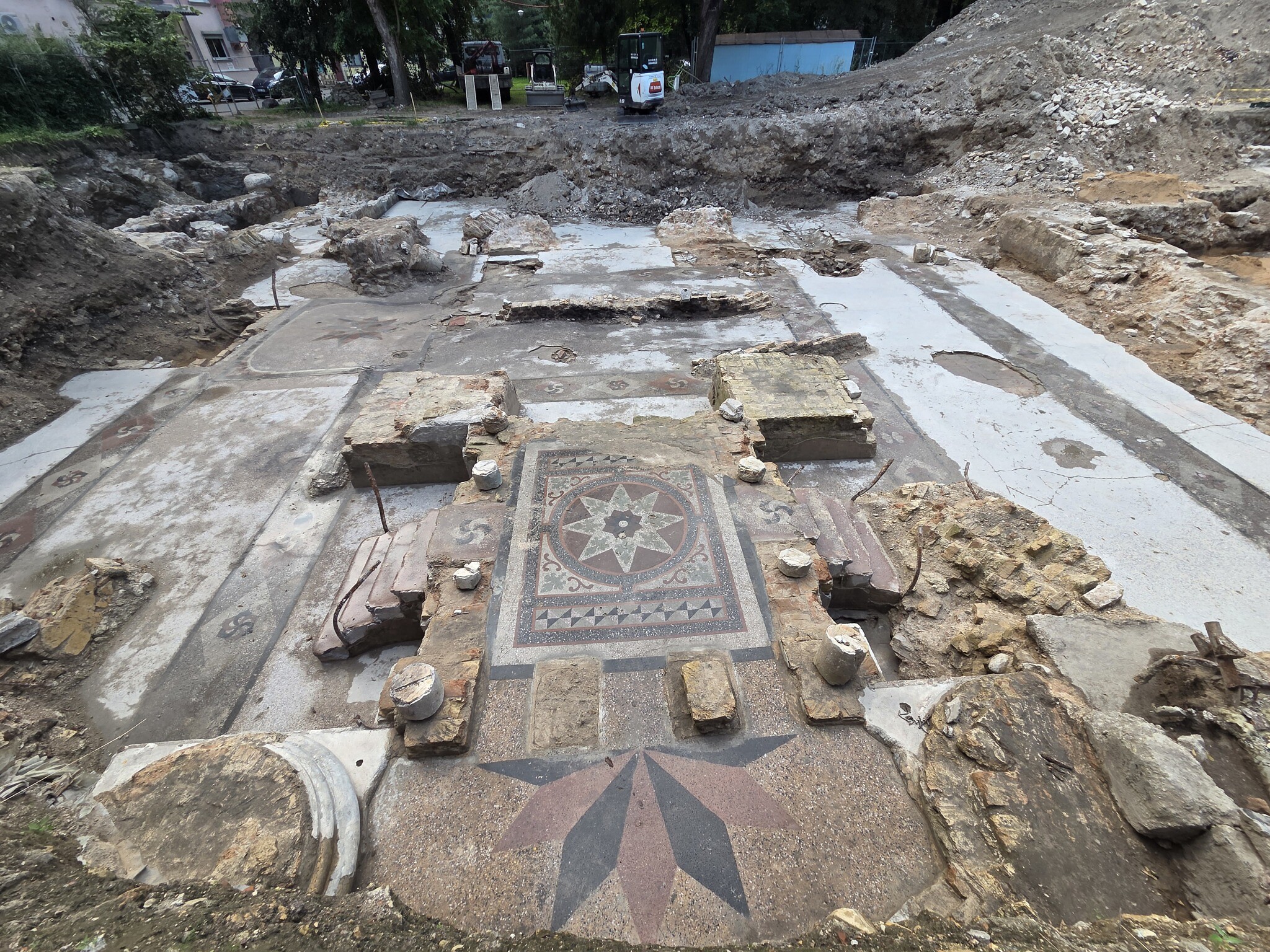 Buried for seventy years, archaeologists uncover bimah of Vilnius Great Synagogue