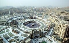The Grand Mosque in Mecca, Saudi Arabia. Warning sirens sounded in the city amid Houthi attacks on the kingdom. Photo Credit: Wikipedia The Grand Mosque in Mecca, Saudi Arabia. Warning sirens sounded in the city amid Houthi attacks on the kingdom. Photo Credit: Wikipedia