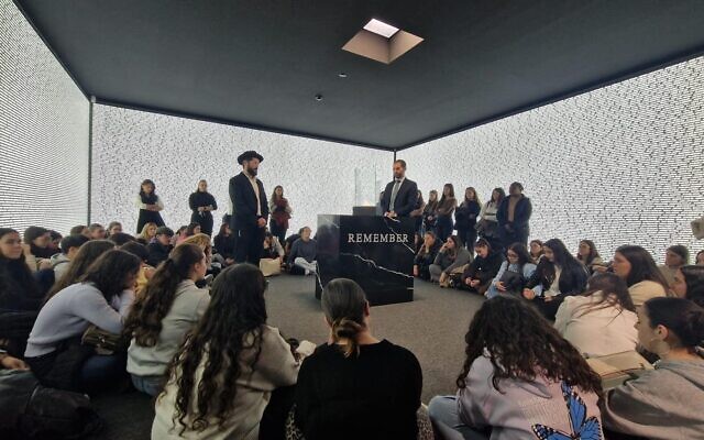 Rav Haim Shetrit and Gabriel Senderowicz speaking with Portuguese school children who are visiting the Holocaust Museum of Porto
Credit: Jewish Community of Porto