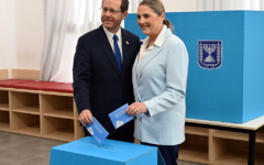 Israeli President and First Lady Issac and Michal Herzog voting in the 2022 Knesset elections (Haim Zach/Government Press Office of Israel) Israeli President and First Lady Issac and Michal Herzog voting in the 2022 Knesset elections (Haim Zach/Government Press Office of Israel)