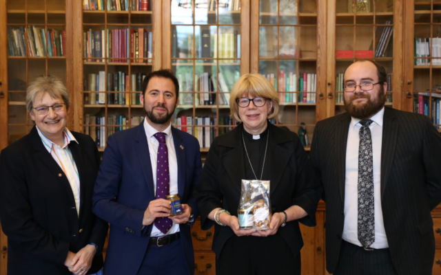 Board of Deputies President Phil Rosenberg (c-l) with the Archbishop of Canterbury (c-r). Karen Newman (l), Vice President of the Board, was also present