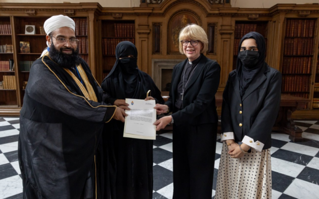 The Archbishop of Canterbury presenting Hafiz Ashrafi with the interfaith award on Friday September 11 2026 (Lambeth Palace)