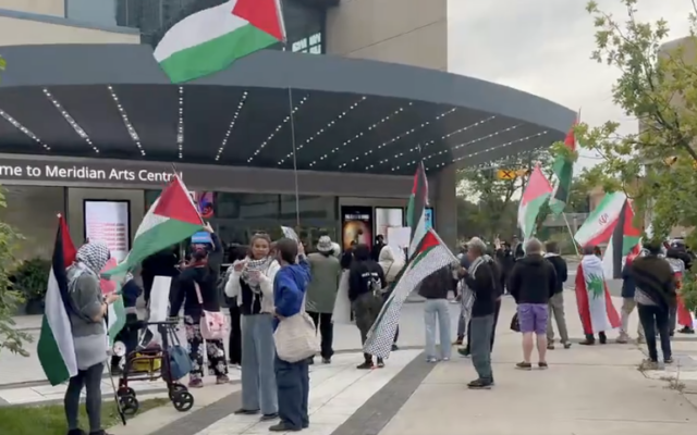 Pro-Palestinian protesters outside the Meridian Arts Centre in Toronto, where The Song Shul held a Yom Kippur service on Monday. Photo Credit: Neil Herland / X