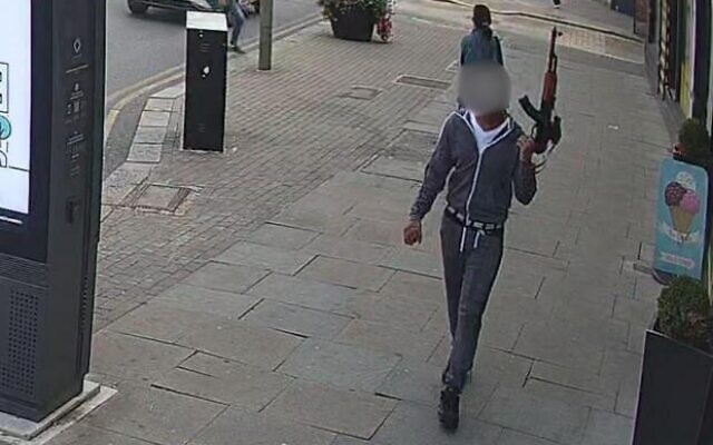 A man carrying what police believe was a toy gun in Edgware on Wednesday. (Photo via London Now)