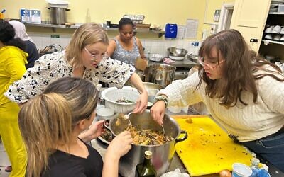 Members of Westminster Synagogue cook alongside refugees and asylum seekers at the launch of A Place at the Table. Photo Credit: Omer Cura
