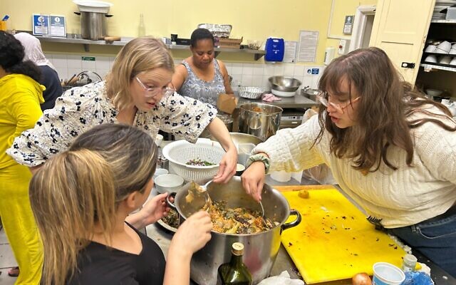 Members of Westminster Synagogue cook alongside refugees and asylum seekers at the launch of A Place at the Table. Photo Credit: Omer Cura