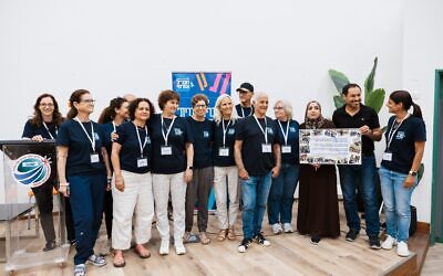 Speaking-Hebrew-Initiative-Volunteers.-Photo-Credit-Adi-Eckstein.