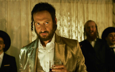 Elon Gold as Meshulam Kalicker in The Wedding Entertainer