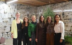 Robyn Lee, Gemma Alster, Tamara Corin, Chana Sufrin, Naomi Lerer and Jackie Benjamin Robyn Lee, Gemma Alster, Tamara Corin, Chana Sufrin, Naomi Lerer and Jackie Benjamin